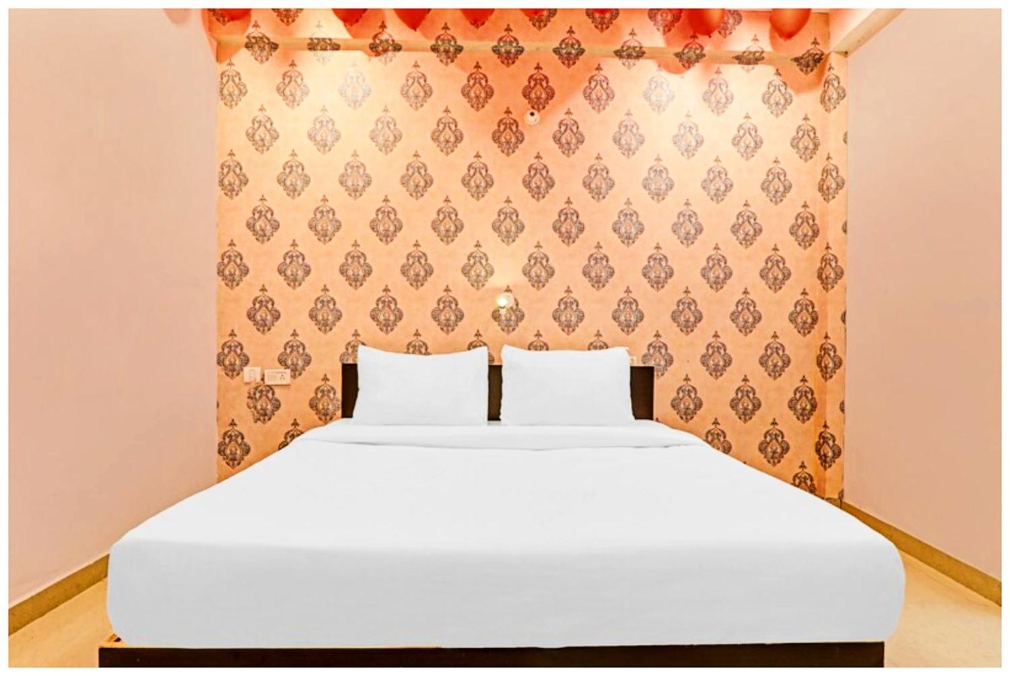 Hotel Budget A G L Near Temple - Hygiene & Spacious - With Wifi- And Parking Facilities - Premium In Lucknow