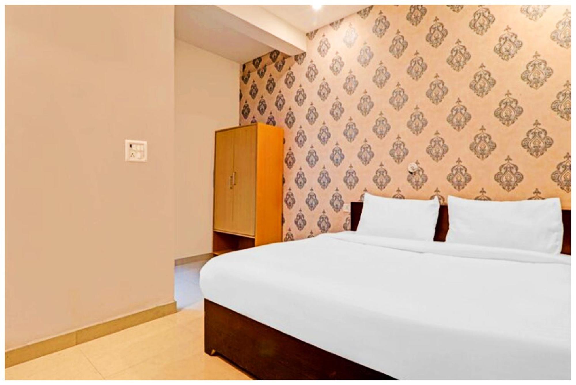 Budget A G L Near Temple - Hygiene & Spacious - With Wifi- And Parking Facilities - Premium In Hotel